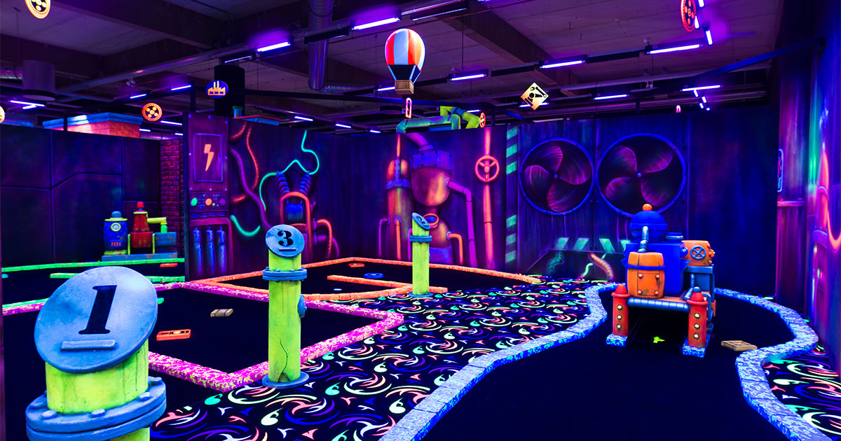 Glow in the dark Midgetgolf in Veenendaal The Maxx