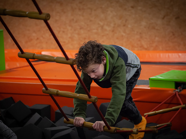 Kinderjumpen in het Trampoline Park van The Maxx